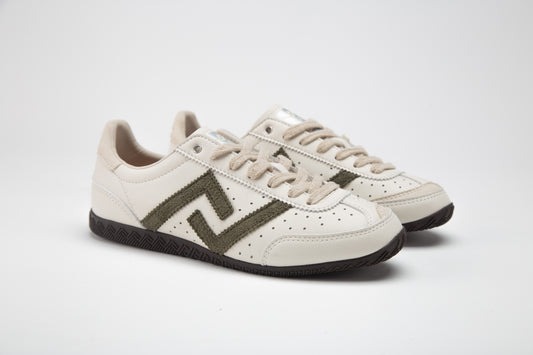 SA77A 颯合Pair of white sneakers with a green logo on a light gray background