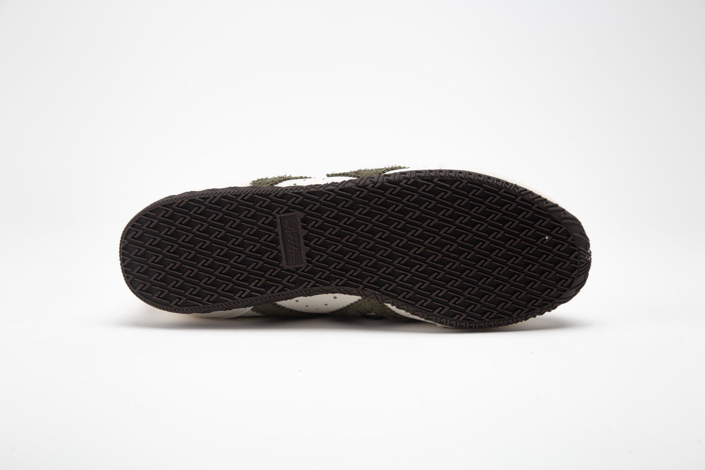 SA77A 颯合Black outsole with a textured sole on a white background