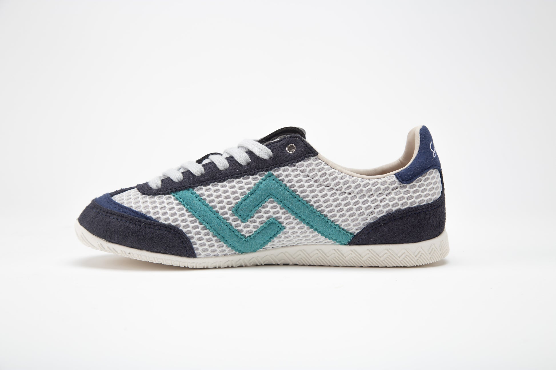 SA77A颯合 CATHAY HONG KONG BAY The brand that spells H with double seven. Sa77a Sustainable sneaker one pair of blue and white sneakers on a white background. 