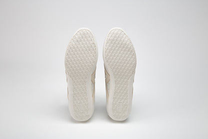 SA77A颯合 AMOY BLANC DE BLANC. The brand that spells H with double seven. Sa77a Sustainable sneaker. Pair of white sneakers with white SA77A outsole.