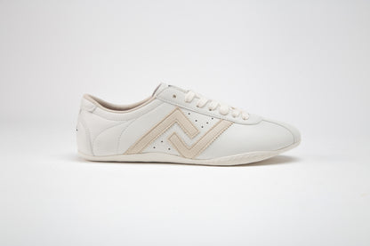 SA77A颯合 AMOY BLANC DE BLANC. The brand that spells H with double seven. Sa77a Sustainable sneaker. Pair of white sneakers.