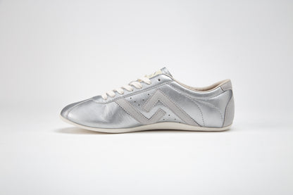 SA77A颯合 AMOY COSMIC CHROME. The brand that spells H with double seven. Sa77a Sustainable sneaker. A pair of SA77A sustainable sneakers. Side in