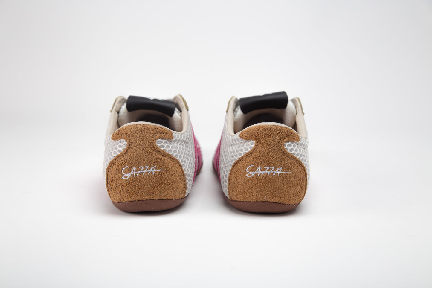 SA77A 颯合Pair of shoes with a brand logo on a white background