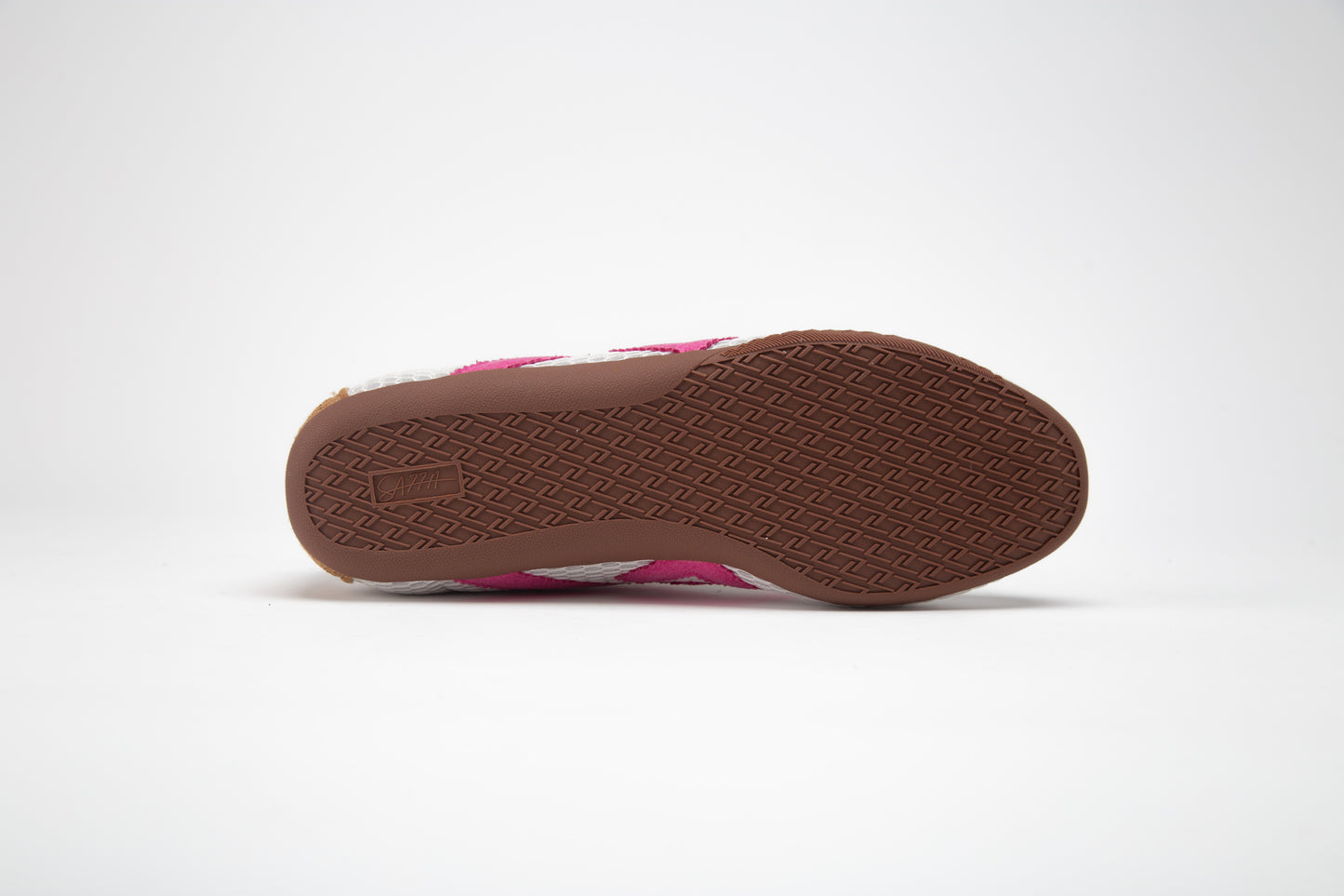 SA77A 颯合Pink and brown shoe sole on a white background