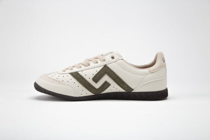 SA77A 颯合White sneaker with a dark zigzag pattern on a light gray background