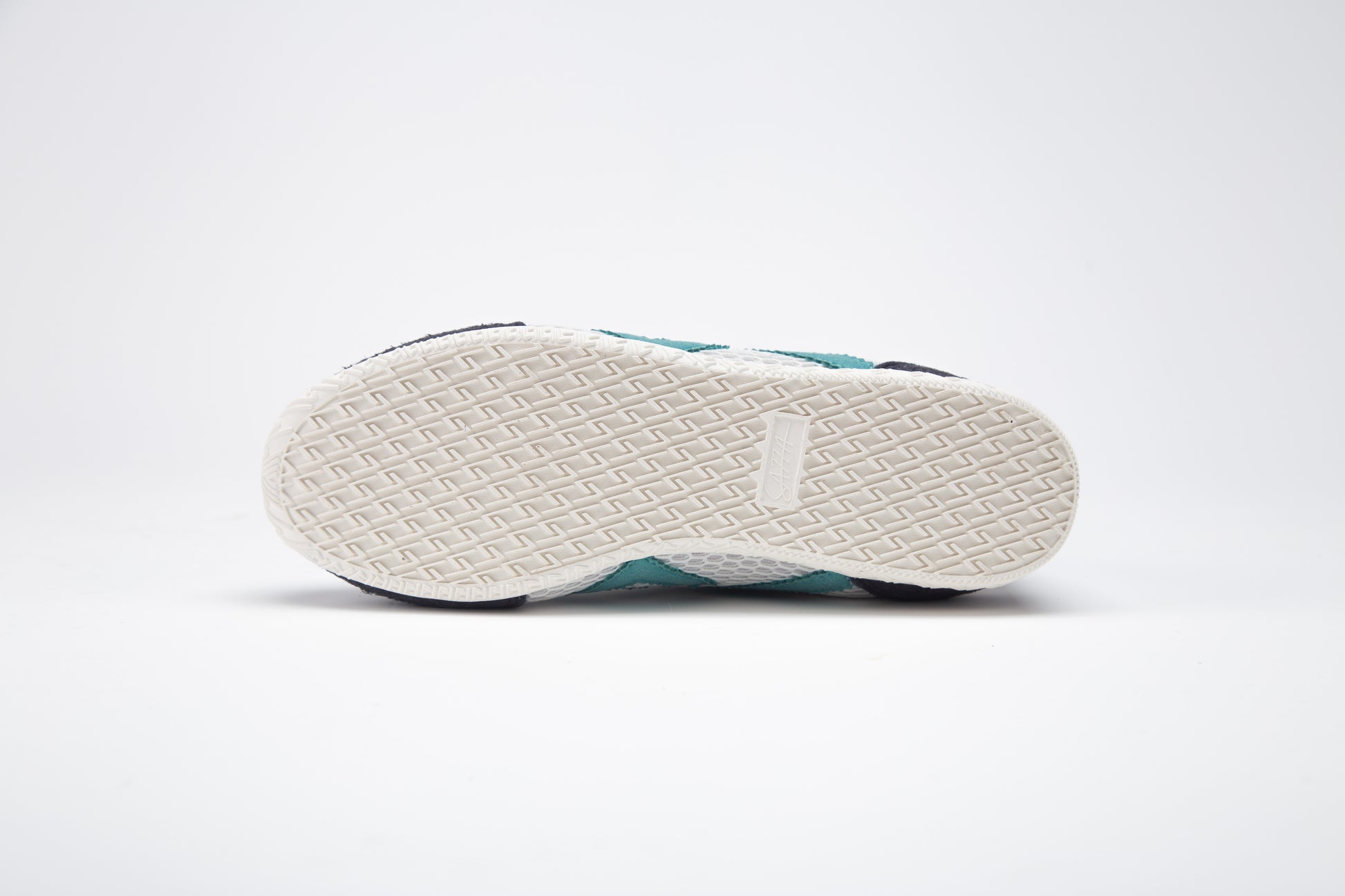 SA77A颯合 CATHAY HONG KONG BAY The brand that spells H with double seven. SA77A Sustainable sneaker one pair of blue and white sneakers on a white background. SA77A Outsole