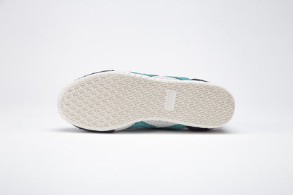 SA77A颯合 CATHAY HONG KONG BAY The brand that spells H with double seven. SA77A Sustainable sneaker one pair of blue and white sneakers on a white background. SA77A Outsole