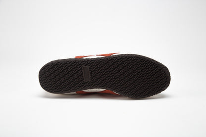 SA77A 颯合Black outsole sneaker sole on a white background