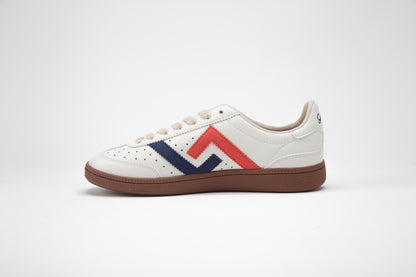 SA77A 颯合White sneaker with a colorful zigzag pattern on a white background