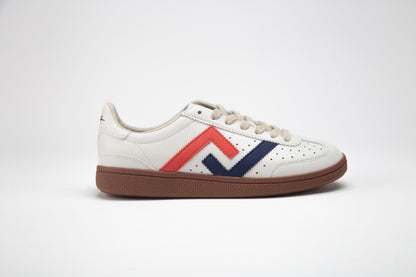 SA77A 颯合White sneaker with a red and blue logo on a white background