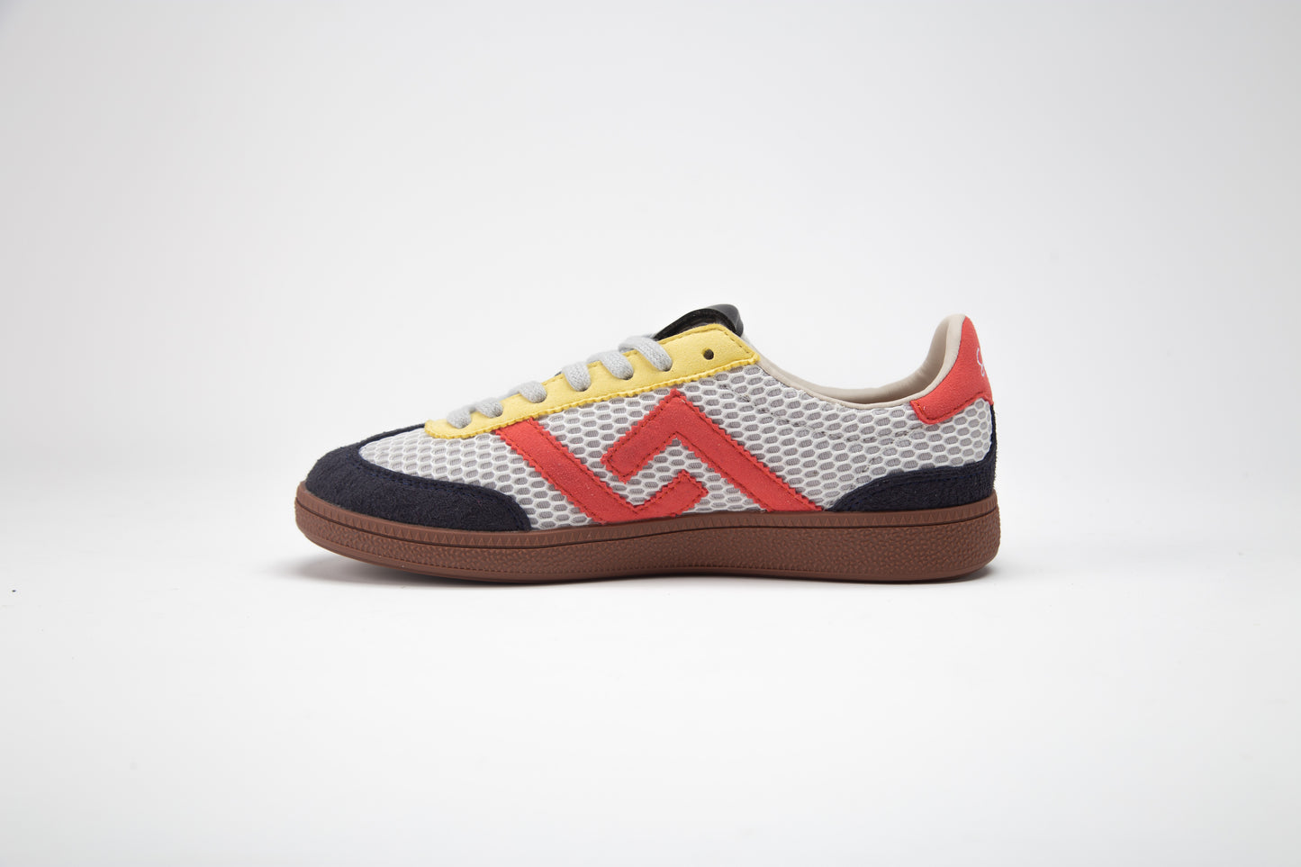 SA77A 颯合STEPS NIGHT CAB. Sa77a Sustainable sneaker. Yellow, Red and Dark Blue sneakers with a double seven logo on a white background.